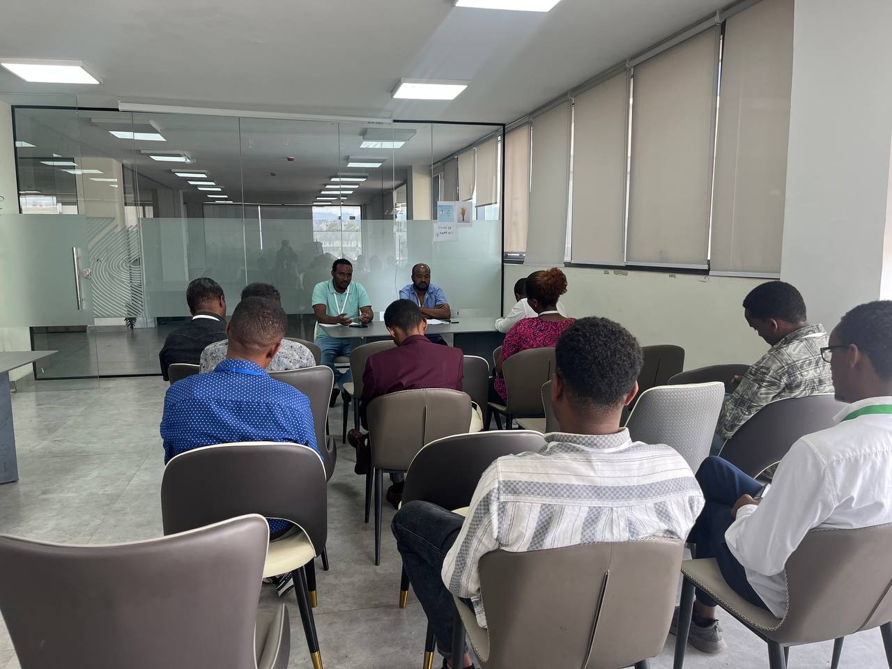 የኢሜግሬሽን ቁጥር አንድ ግንቦት 27-2018 ዓ.ም መደበኛ የህብረት የዘርፎች ና የቤተሰብ ወራዊ መደበኛ ውይይቶችን አድርጓል::